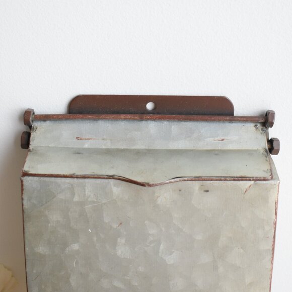 Vintage Rustic Silver Galvanized Metal Mailbox Country Farmhouse Decor - Picture 9 of 16